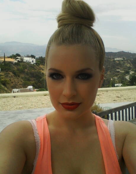 Danielle FTV invite you to explore a free pictures with Danielle Delaunay unveiling perfect form