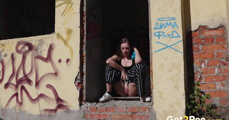 Got 2 Pee are proud to present you with xxx pics featuring Viktoria in watersport session