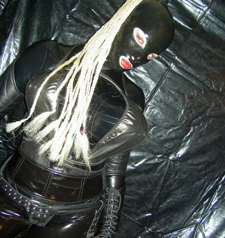 Rubber Tits offers a free pic gallery with heavenly lady in female domination fantasies